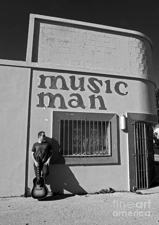 Music Man I Photograph by Elizabeth Hoskinson