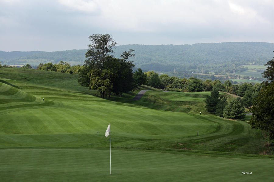 Musket Ridge - in the foothills of the Catoctin Mountains - Par 4 - 18th Photograph by Ronald Reid