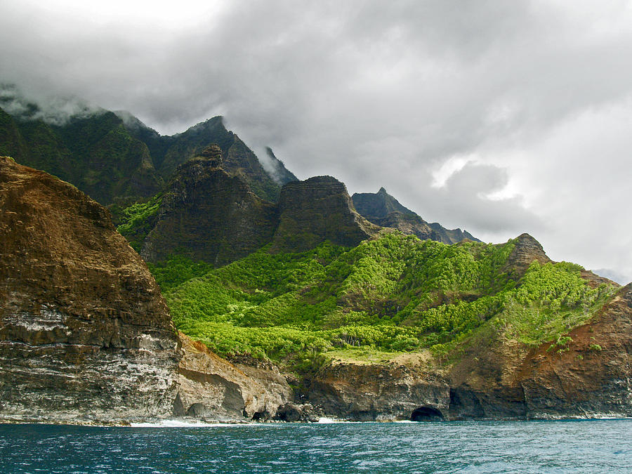 Na Pali Coast Hawaii 04 Photograph by Gordon Engebretson