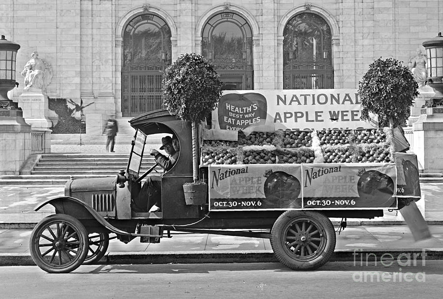 National Apple Week Float 1918 Photograph by Padre Art