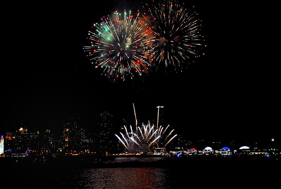 Navy Pier Fireworks 1 Photograph by Lynn Bauer