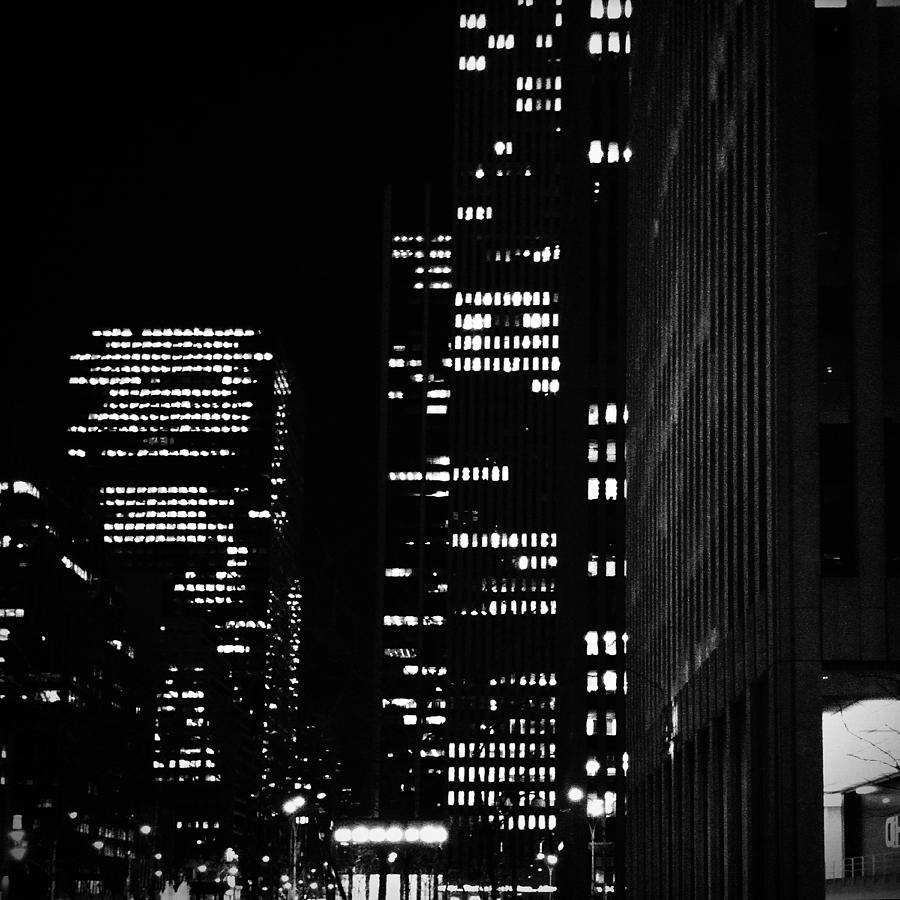 Black And White Photograph - New York At Night by Eli Maier
