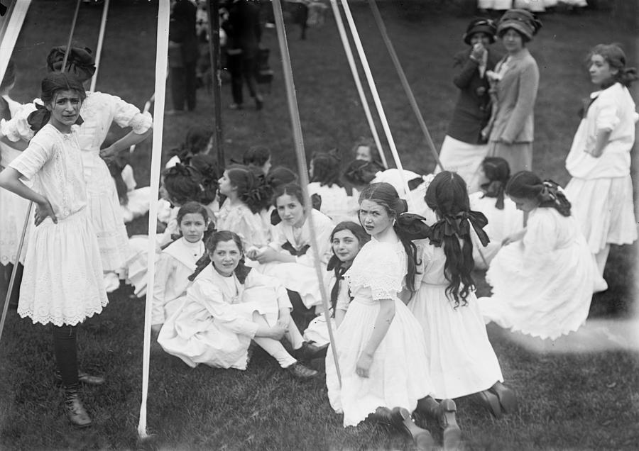 Central Park Photograph - New York City, Children On May Pole by Everett