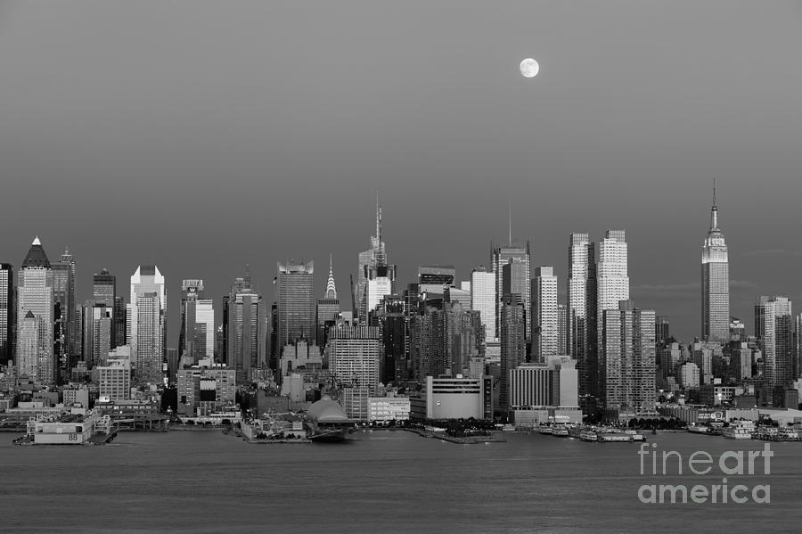 New York City Moonrise II Photograph by Clarence Holmes