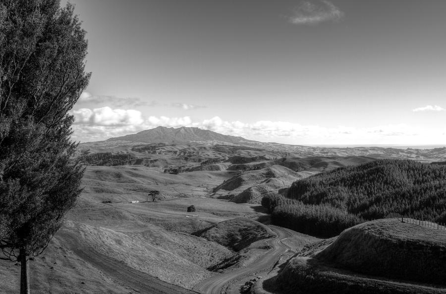 Black And White Photograph - New Zealand by Les Cunliffe