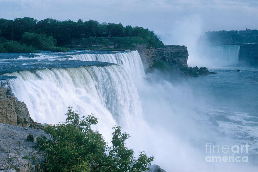 Niagara Falls Photograph by Photo Researchers, Inc.