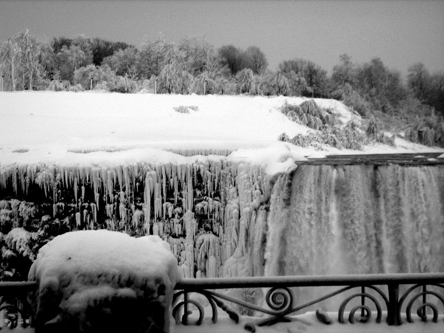 Niagra Falls Photograph - Niagra Freeze by Cathy Dunlap