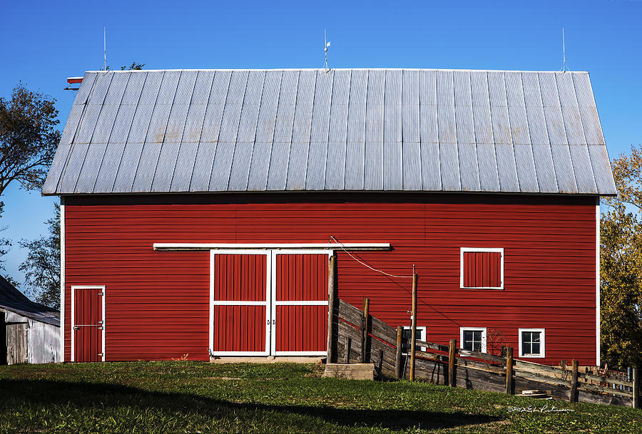 Nice Red Barn Photograph by Ed Peterson