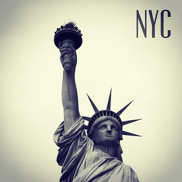 Nyc - Ny  Statue Of Liberty Photograph by Joel Lopez