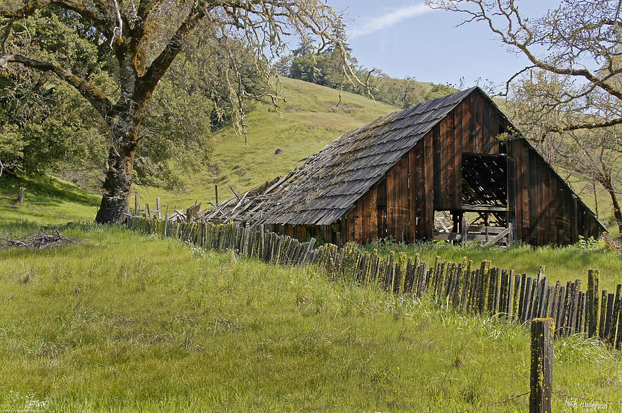 Old Barn On Highway 20 Photograph