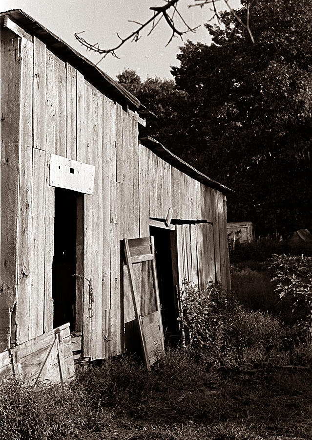 Old Barn Photograph by Wanda Brandon