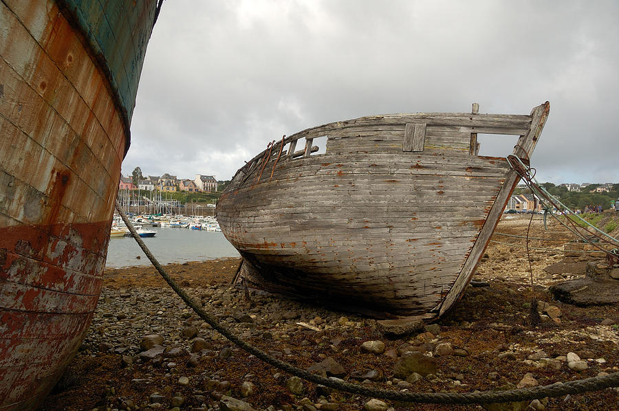 Old boats aground Photograph by RicardMN Photography