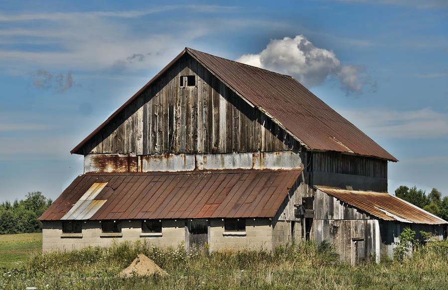 Old Country Barn Photograph by Sheryl Thomas
