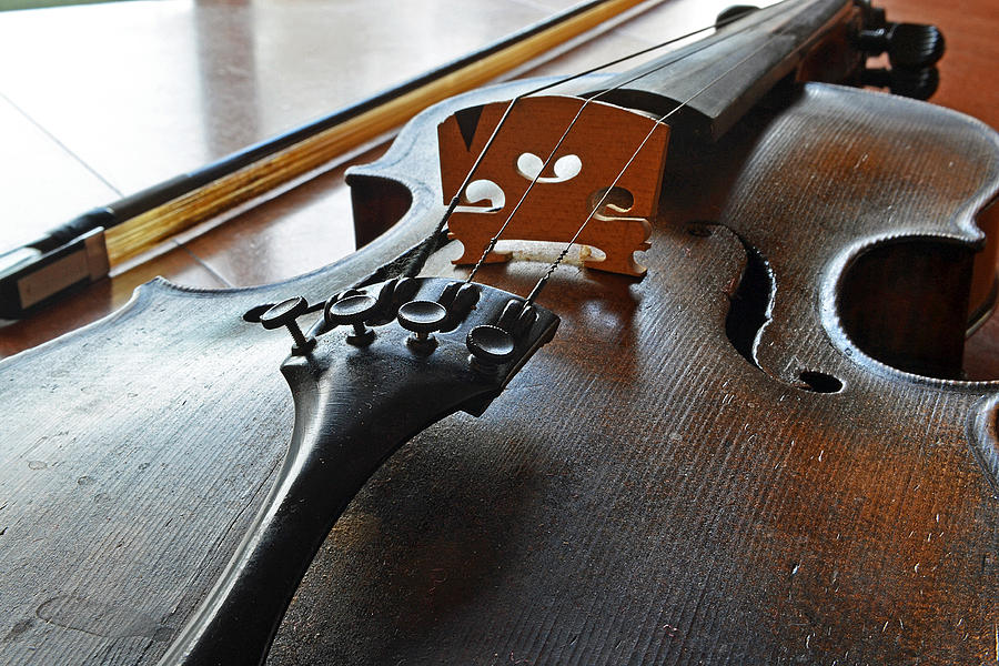 Old Fiddle and Bow Still Life Photograph by Bill Owen