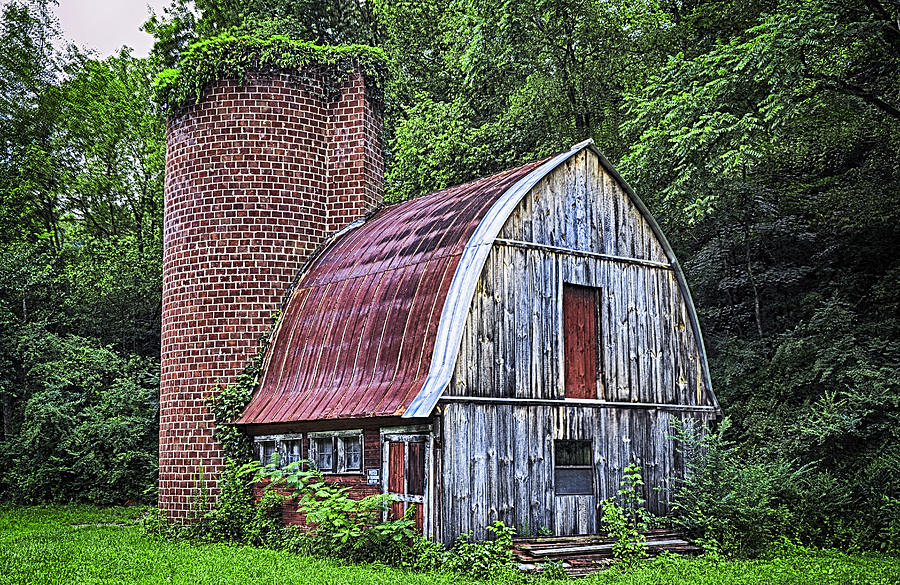 Old Red Barn 2 Photograph by Paul Mashburn