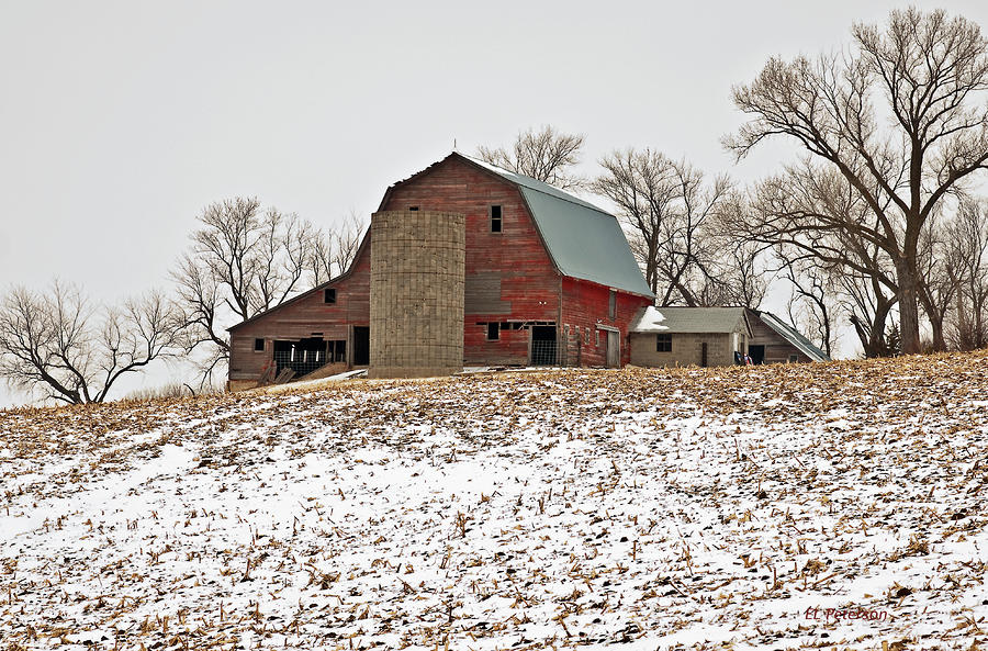 Old Red Barn Photograph by Ed Peterson