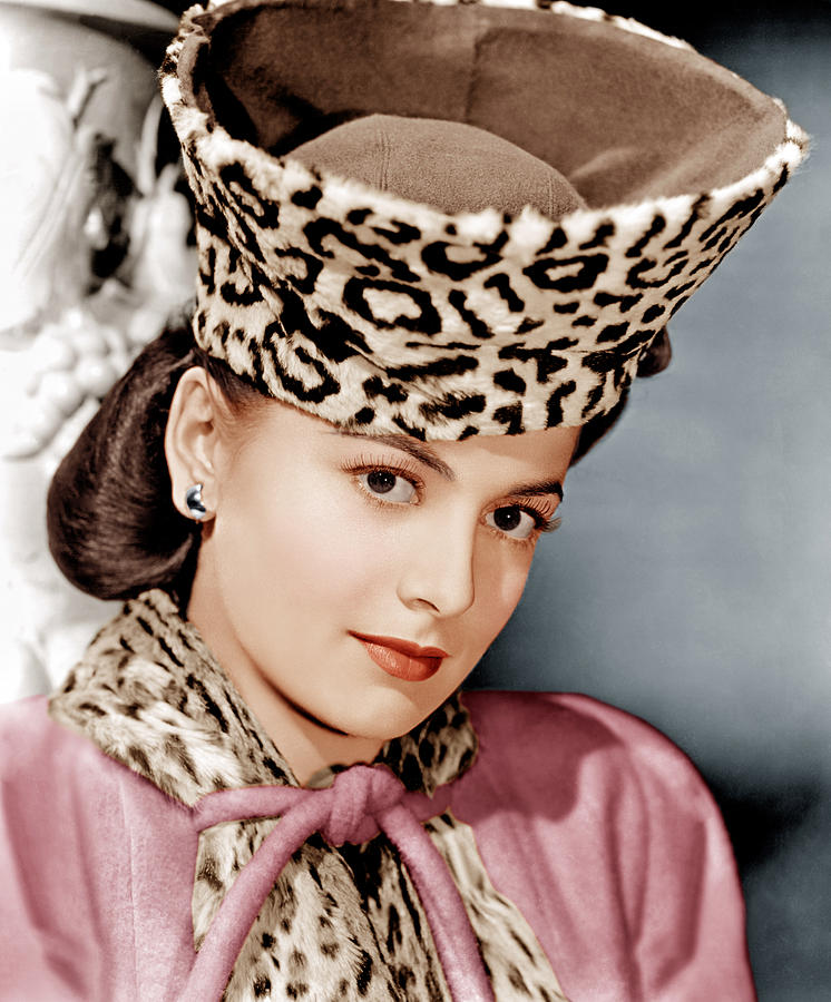 olivia-de-havilland-ca-1943-everett.jpg