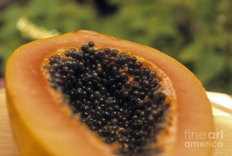 Fruit Photograph - Papaya by Juan Silva