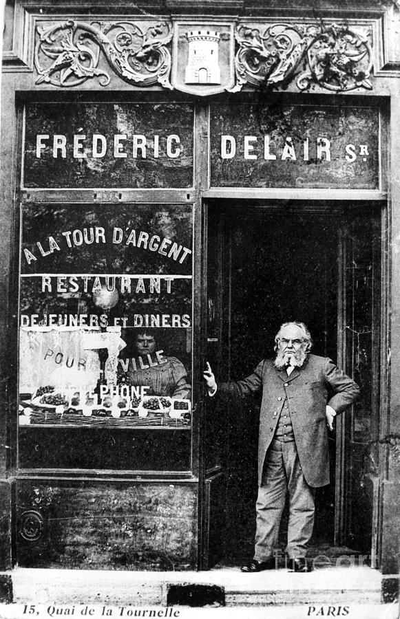 PARIS RESTAURANT, 1890s Photograph by Granger