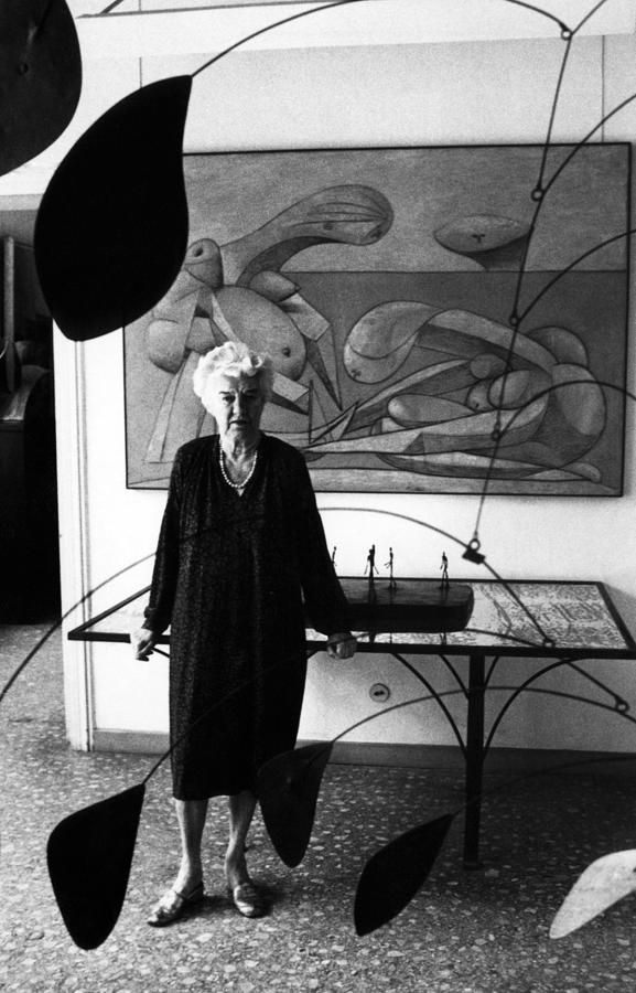 Peggy Guggenheim In The Center Hall Photograph by Everett - Fine Art ...