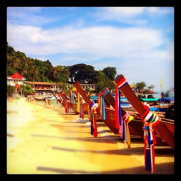 Phi Phi Beach - Absolutely Stunning Photograph by Tom Gibby