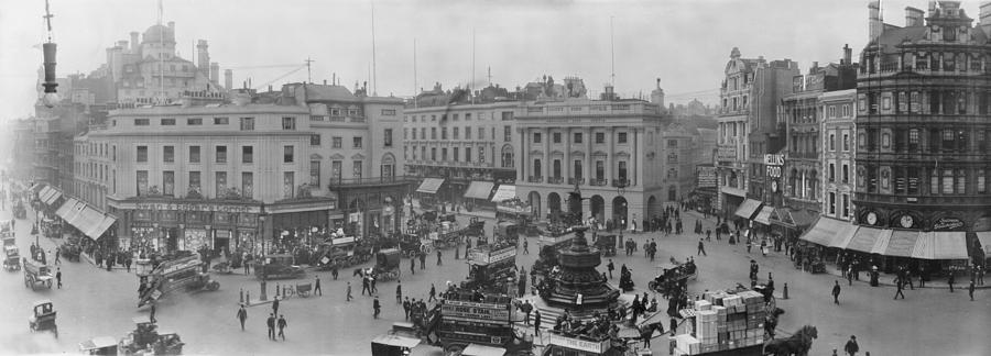 Piccadilly Circus - London - c 1909 Photograph by International  Images