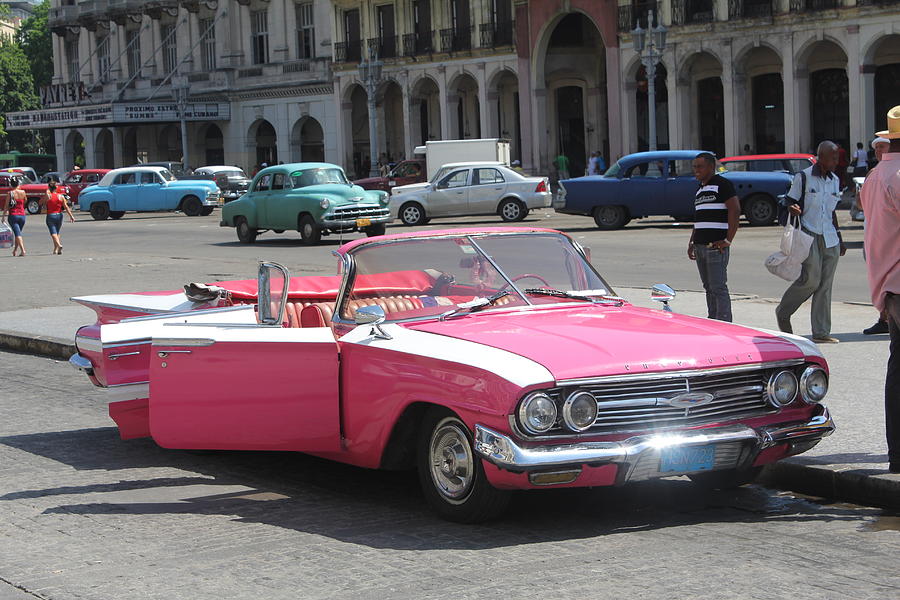 Pink Chevy In Havana Photograph by David Grant