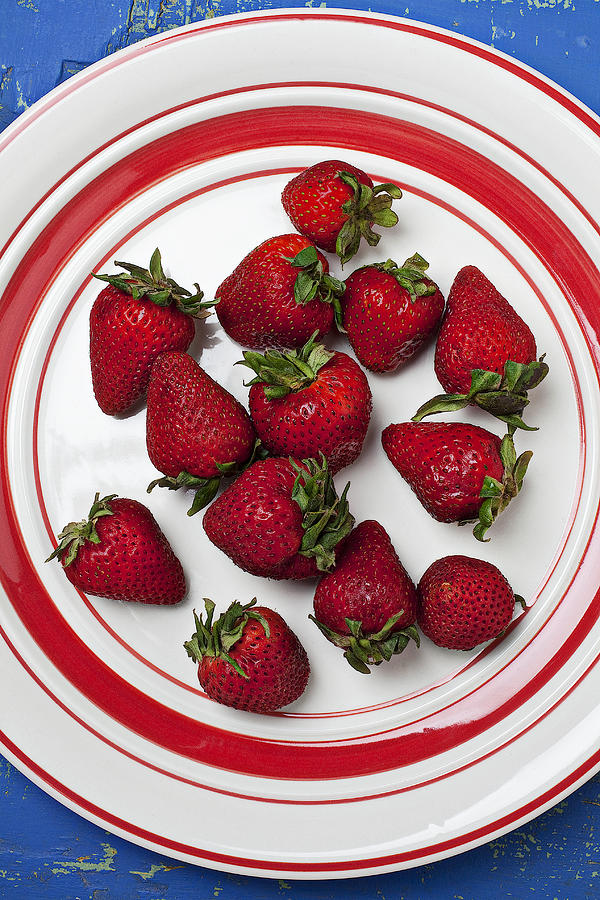 Fruit Photograph - Plate of strawberries by Garry Gay