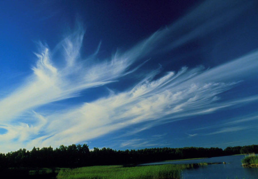 Plumes Of Cirrus Cloud In A Jetstream by Pekka Parviainen