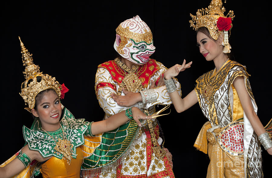 traditional thai dancing