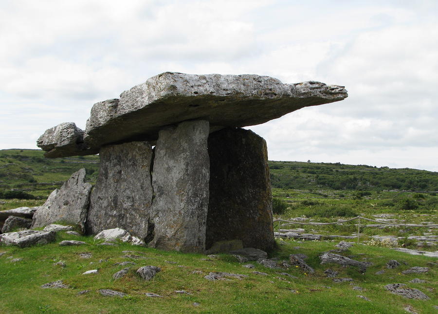 poulnabrone dolmen poulnabrone dolmen