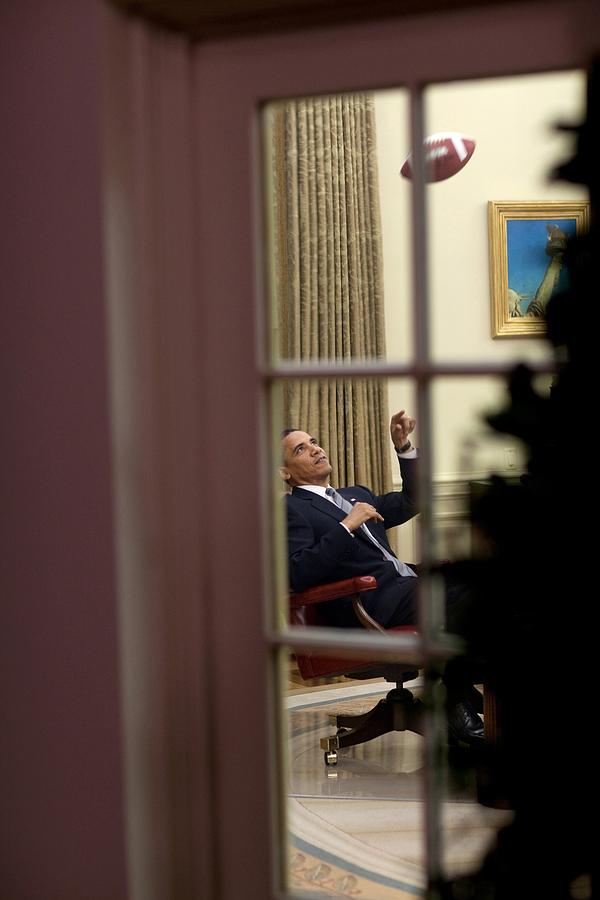 Politician Photograph - President Barack Obama Plays by Everett