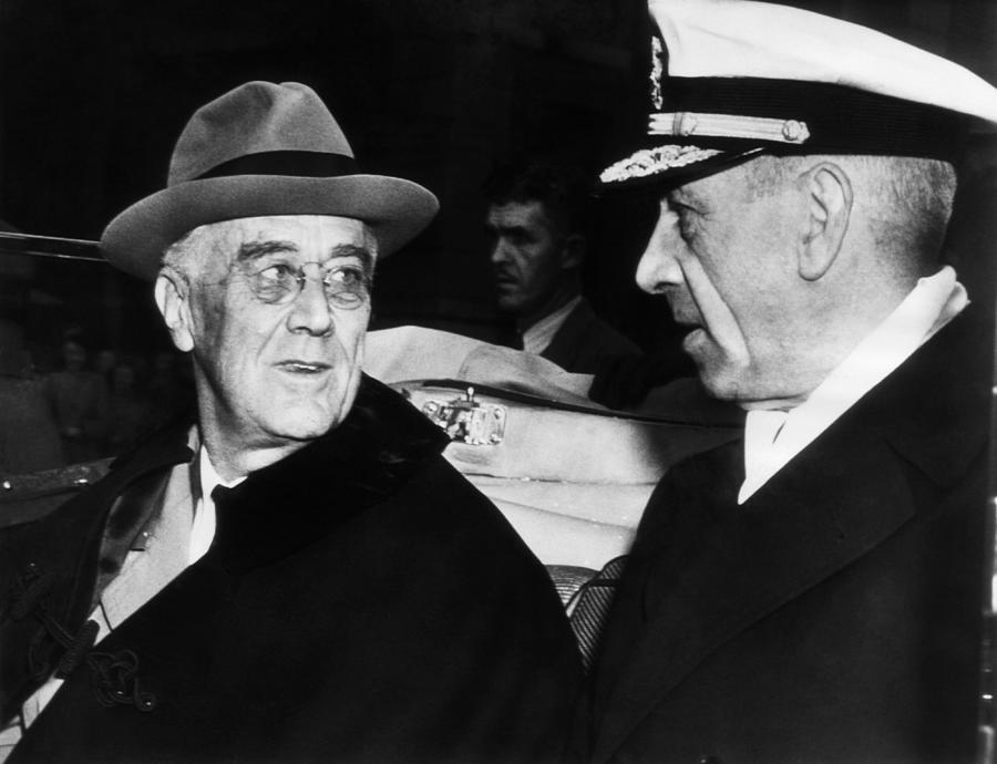 President Franklin D. Roosevelt, Meets Photograph by Everett - Fine Art ...