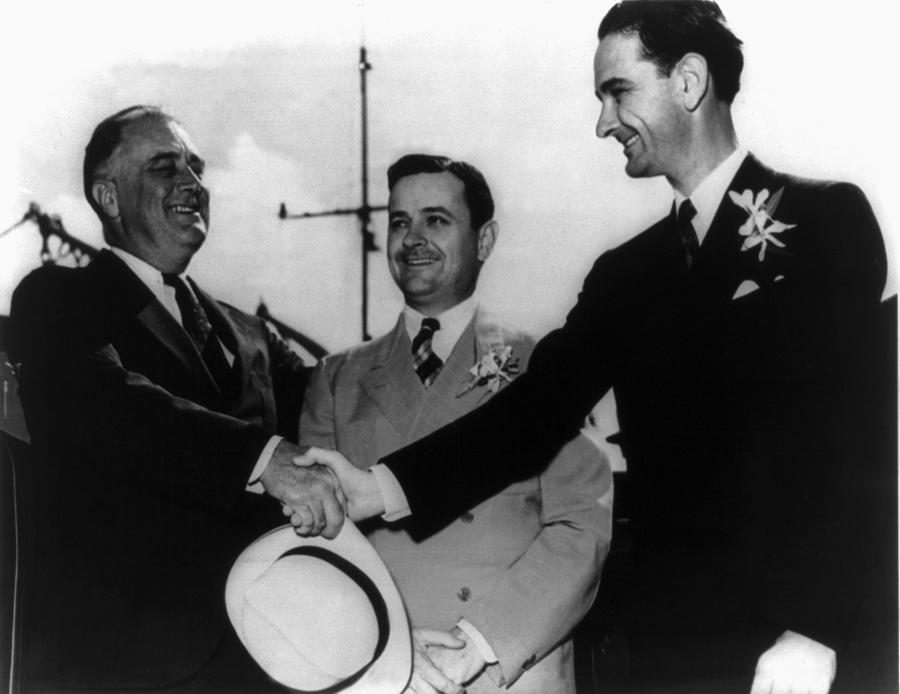 President Franklin Roosevelt Shaking Photograph By Everett | Fine Art ...