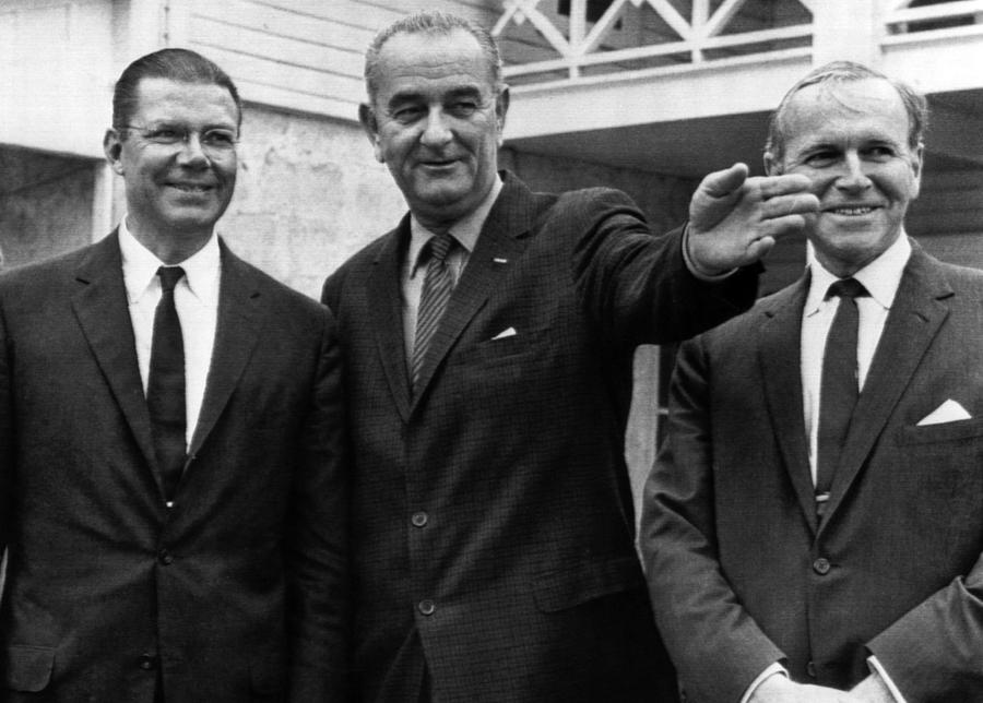 President Lyndon B. Johnson Gestures Photograph by Everett - Fine Art ...