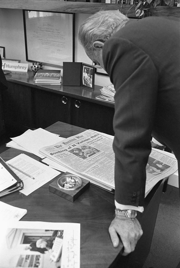 President Lyndon Johnson Reading Photograph by Everett