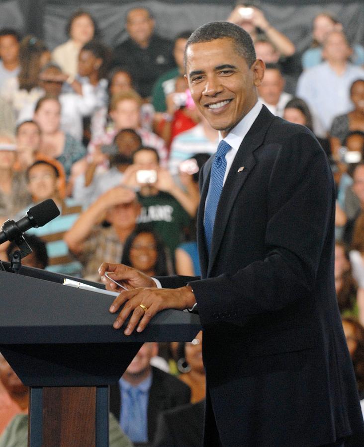 President Obama At The University Photograph by Everett - Fine Art America