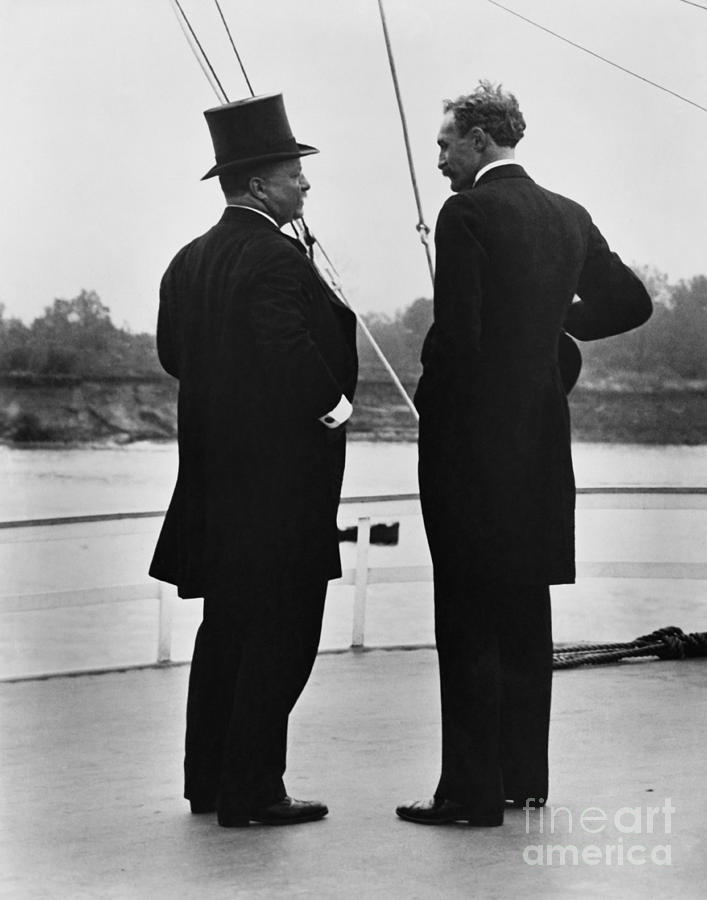 Theodore Roosevelt Photograph - President Roosevelt And Gifford Pinchot by Photo Researchers