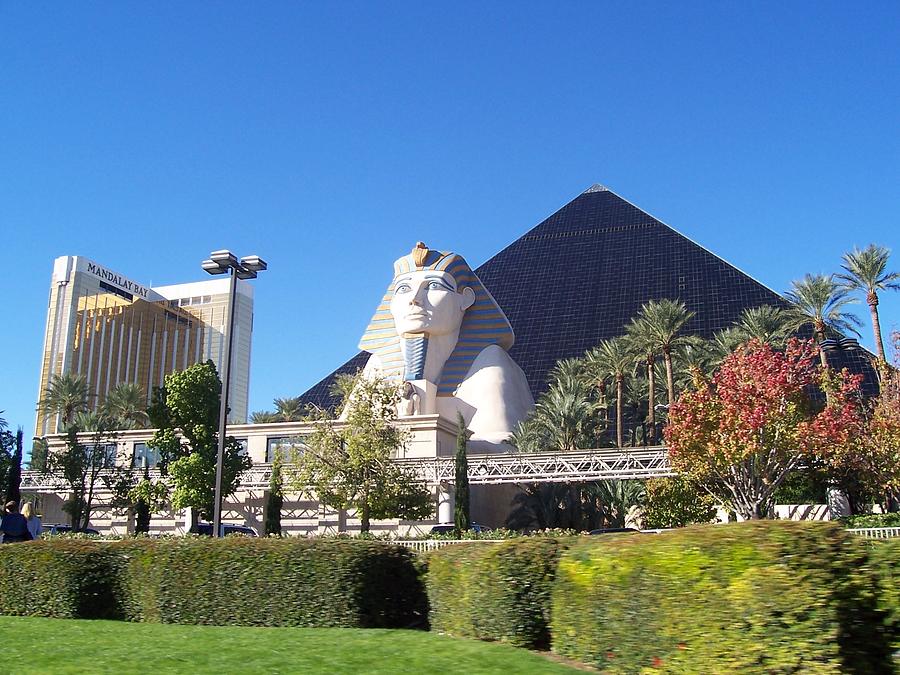 luxor hotel and casino large pyramid