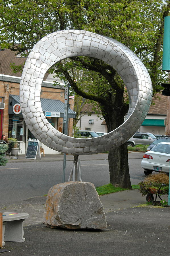 Q mobius Sculpture by Ben Dye