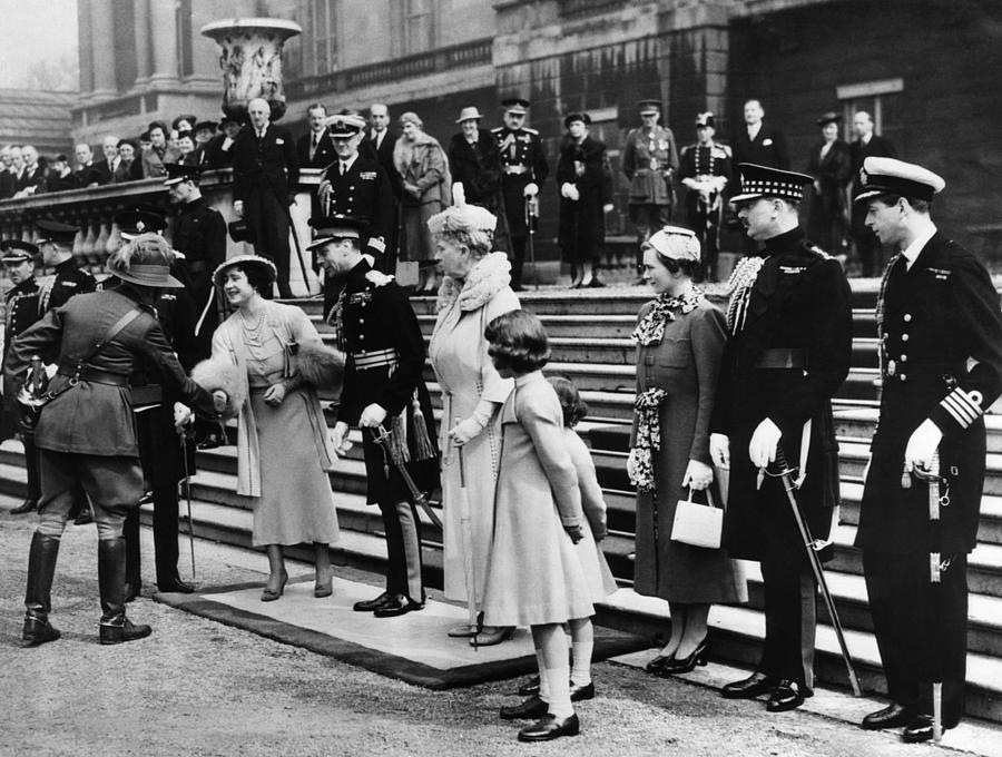 Queen Elizabeth Front, Second Photograph by Everett | Fine Art America