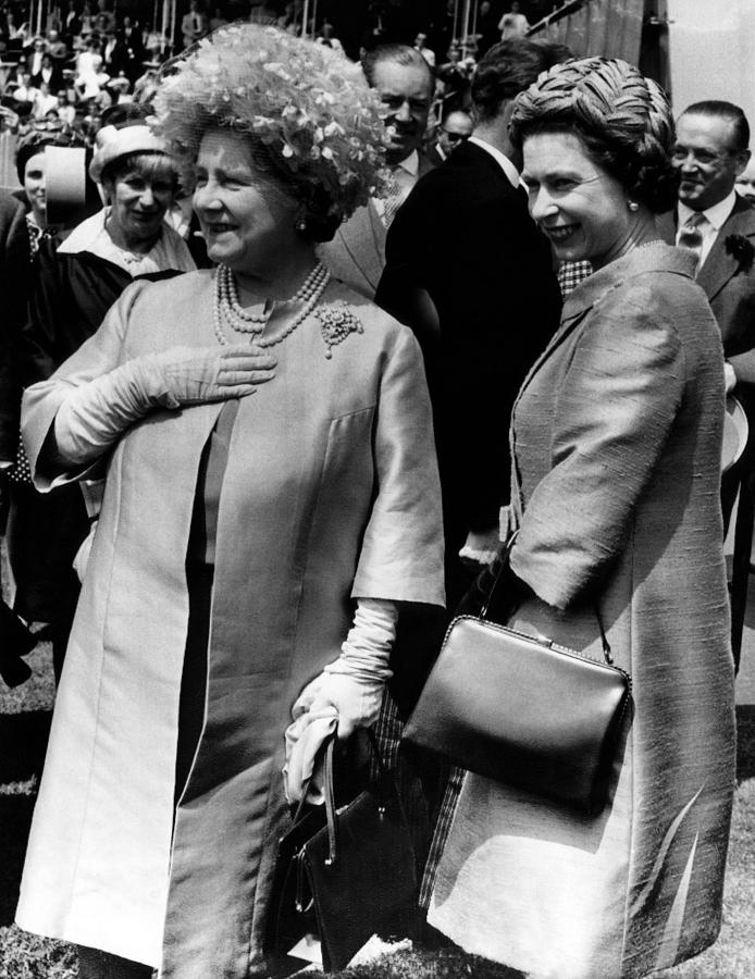 Queen Elizabeth The Queen Mother, Queen Photograph by Everett - Fine ...