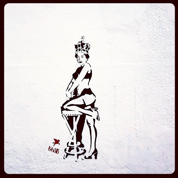 Stencil Photograph - Queen Of Hearts #graffiti #streetart by A Rey
