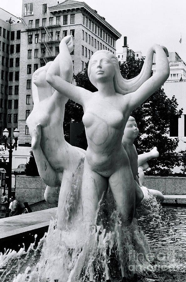 Fountain Photograph - Quest - a sculpture by Alex von Svoboda by Rory Siegel