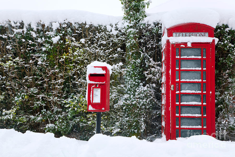 Red Phonebox In The Snow Photograph By Richard Thomas