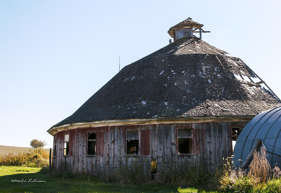 Red Round Barn Photograph by Ed Peterson