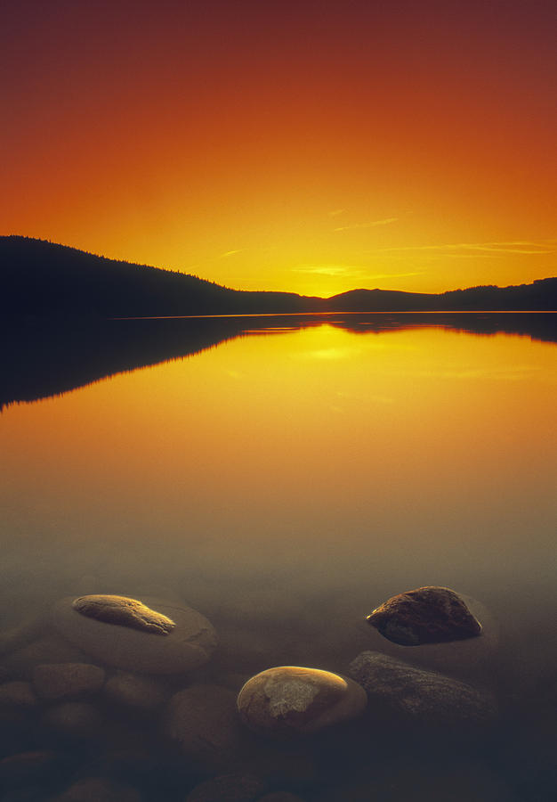 Reesor Lake At Sunset Photograph by Darwin Wiggett