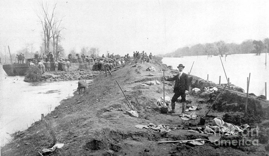 Repairing Mississippi Levee, 1903 Photograph by Science Source