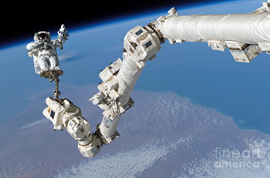 Return To Flight Spacewalk, 03082005 Photograph by Science Source