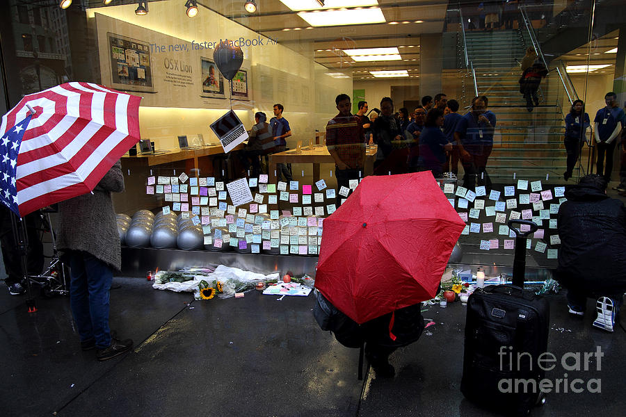 RIP Steve Jobs . October 5 2011 . San Francisco Apple Store Memorial